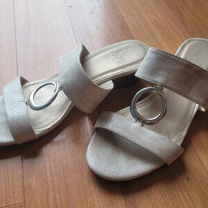 Sandals metallic ring design